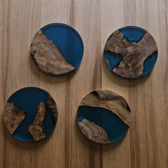 Glasuntersetzer aus Holz und Epoxidharz