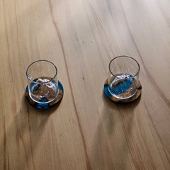 Glasuntersetzer aus Holz und Epoxidharz