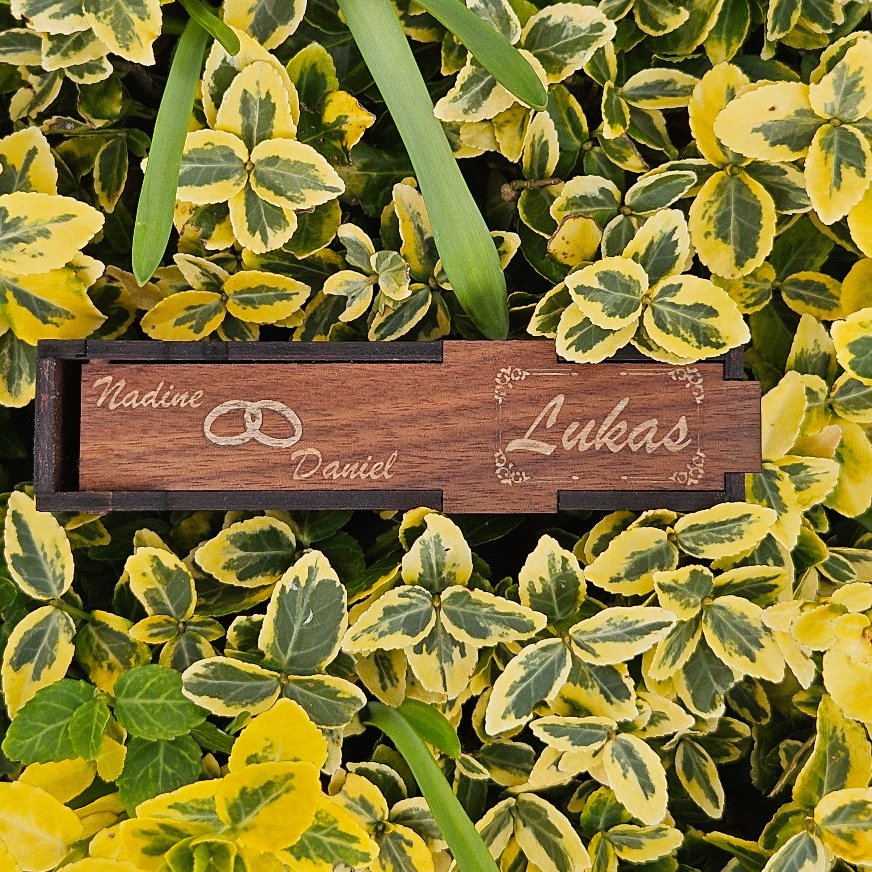 Personalized wedding cutlery