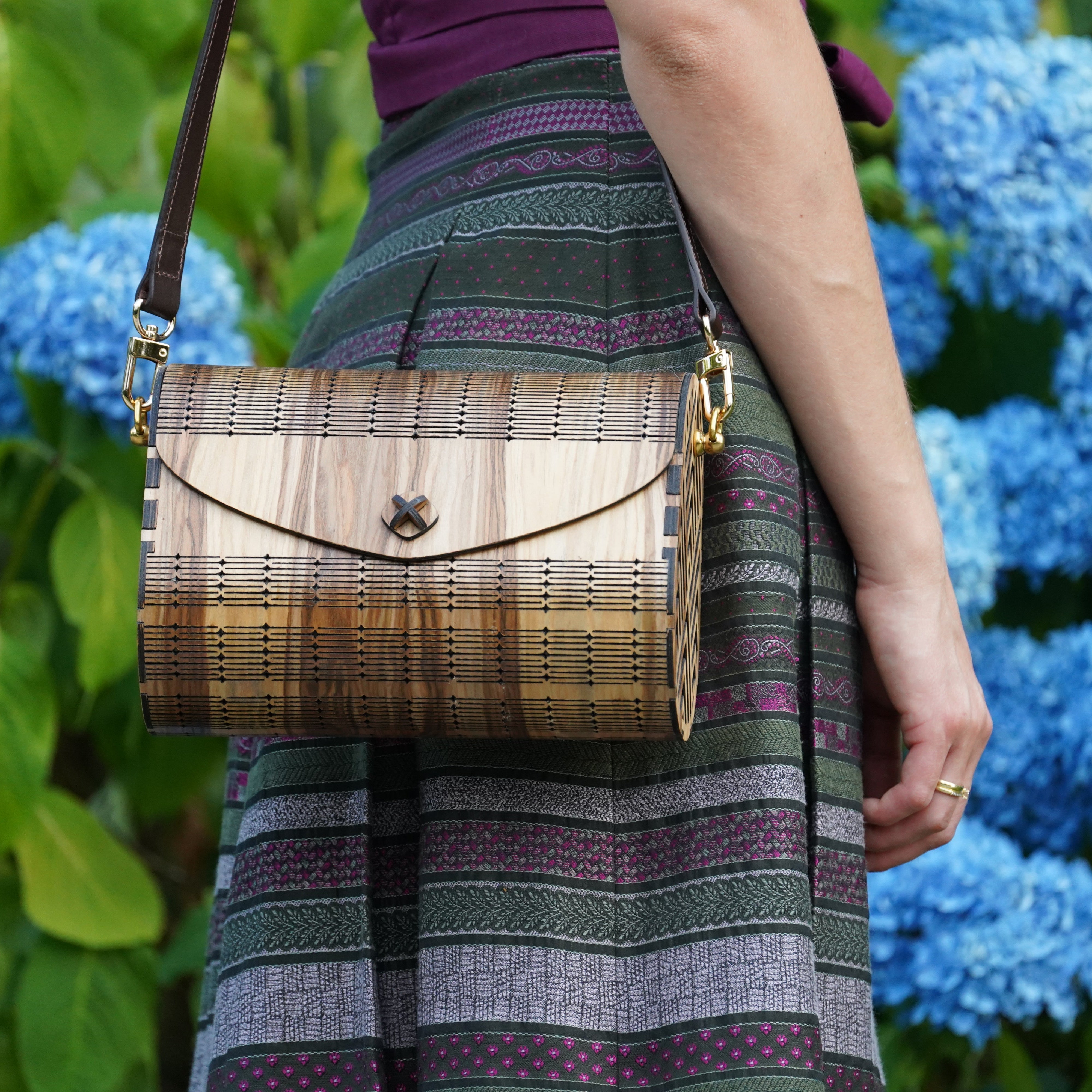 Design-Tasche Satin Nuss